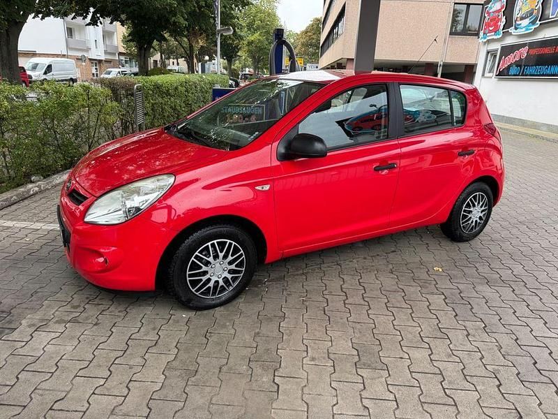 Rot Gebraucht 2010 Hyundai i20 Classic Limousine | 2.499 € (Guter Preis) - Bild 1/4