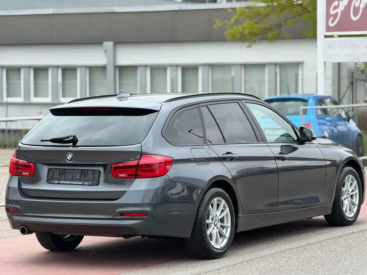 Gebraucht BMW 318 Advantage 136 PS (100 kW) 2019 Grau Kombi