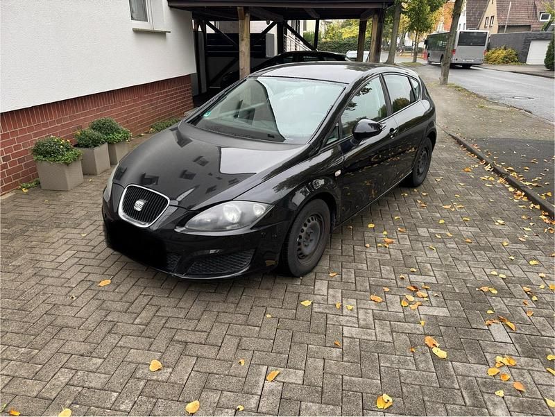 Schwarz Gebraucht 2012 Seat Leon Limousine | 3.970 € (Superpreis) - Bild 1/4