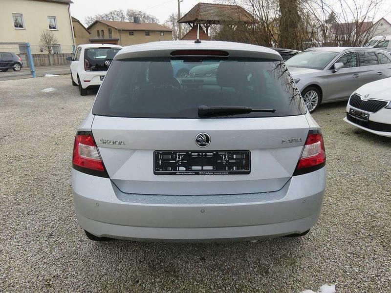 Gebraucht Skoda Fabia Style 90 PS (66 kW) 2014 Silber Limousine