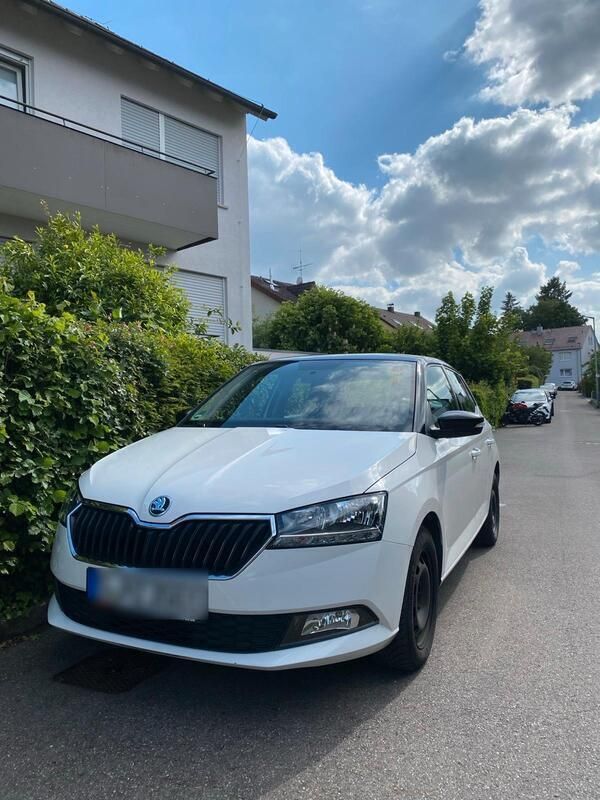 Weiß Gebraucht 2019 Skoda Fabia Ambition Kleinwagen | 11.000 € (Guter Preis) - Bild 1/4
