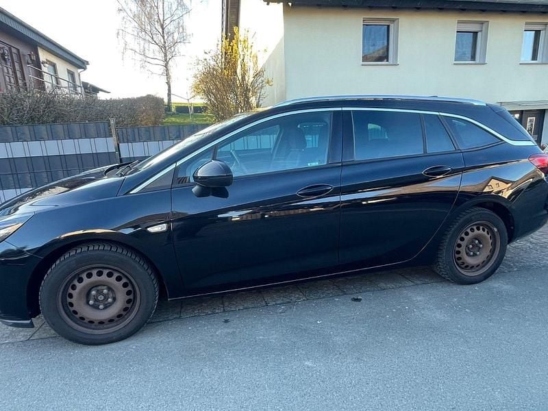 Second-hand Opel Astra Active 150 CP (110 kW) 2017 Negru Break