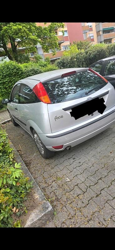 Gebraucht Ford Focus 100 PS (73 kW) 2004 Grau Kleinwagen