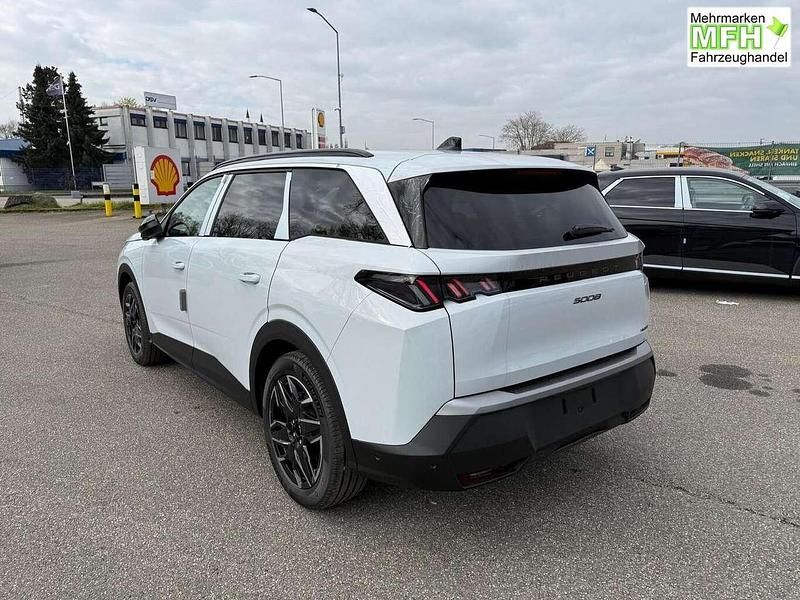 Neu Peugeot 5008 Allure 145 PS (106 kW) 2026 Okenite weiß metallic SUV