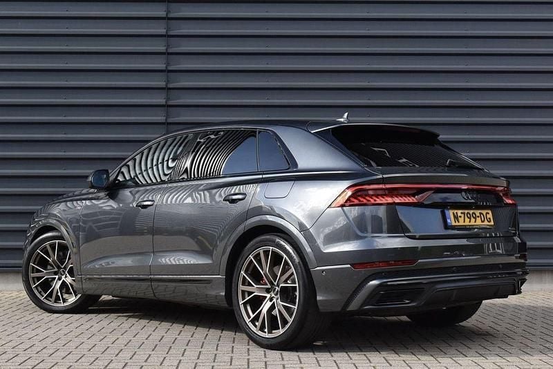 Używany Audi Q8 Proline 381 KM (280 kW) 2021 Szary SUV
