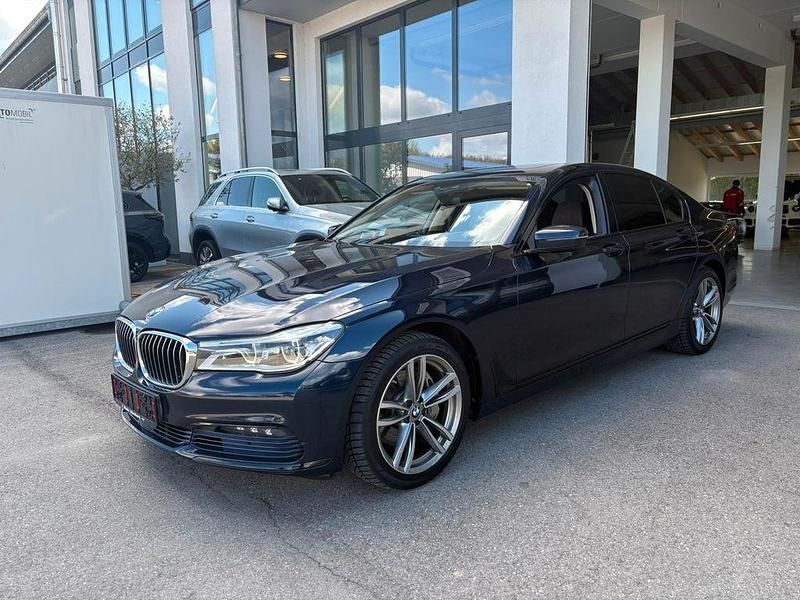 Second-hand BMW 740 320 CP (235 kW) 2016 Albastru Berlinǎ