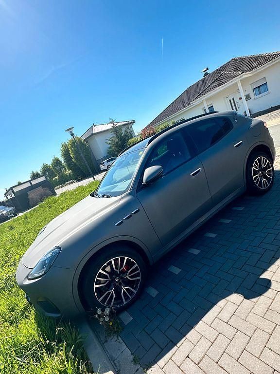 Grau Gebraucht 2023 Maserati Grecale GT SUV | 62.990 € (Guter Preis) - Bild 1/4