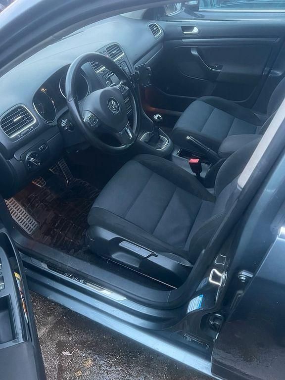 Gebraucht VW Golf VI Style 105 PS (77 kW) 2011 Grau Kleinwagen