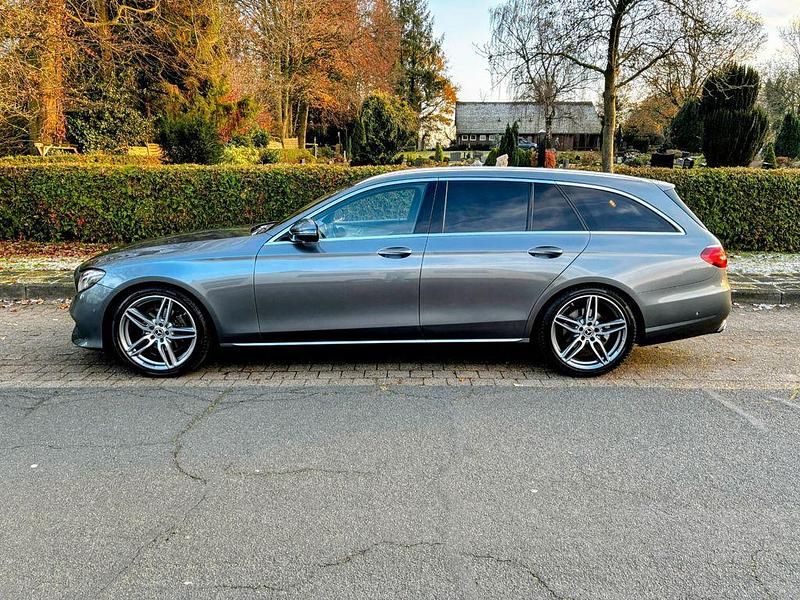 Gebraucht Mercedes E220 194 PS (142 kW) 2018 Grau Kombi