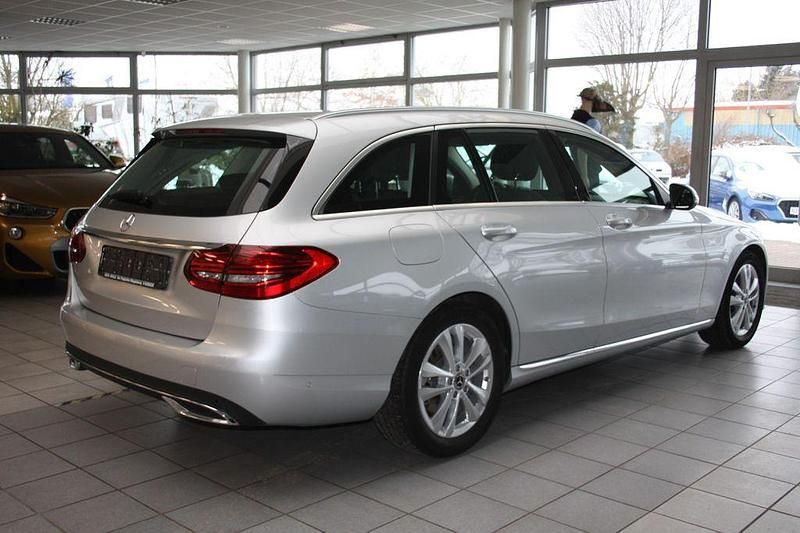 Gebraucht Mercedes C200 Avantgarde 184 PS (135 kW) 2020 Silber Kombi