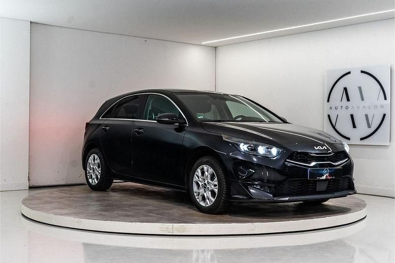 Second-hand Kia Ceed 120 CP (88 kW) 2022 Negru Hatchback