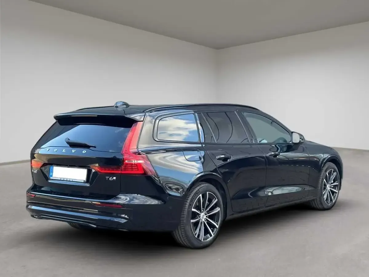 Gebraucht Volvo V60 Plus 398 PS (292 kW) 2025 Schwarz Kombi