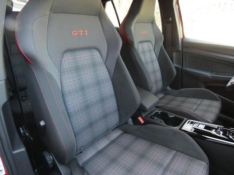 Gebraucht VW Golf VIII GTI 265 PS (194 kW) 2024 Kings red (rot) Limousine
