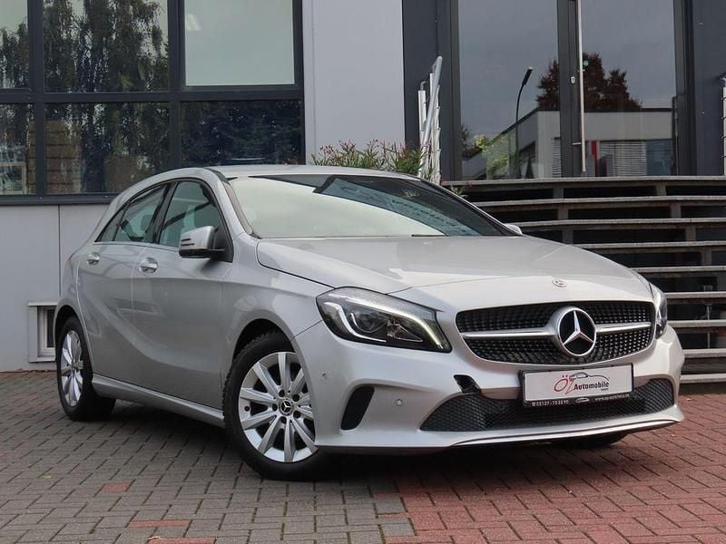 Gebraucht Mercedes A180 Style 109 PS (80 kW) 2018 Silber Limousine