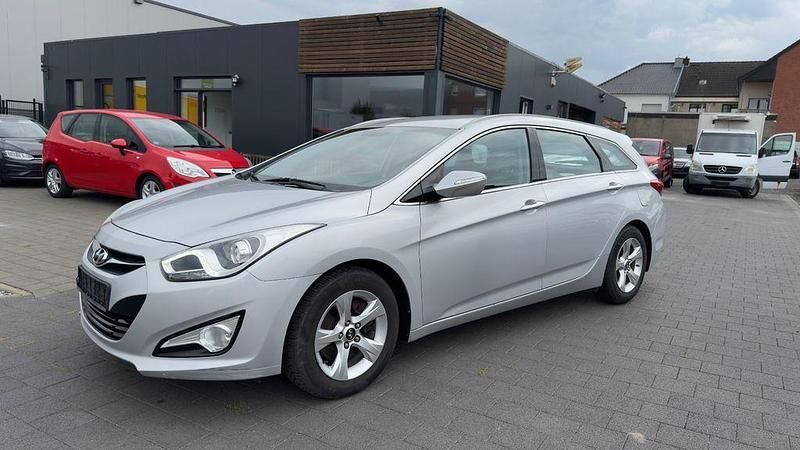 Silber Gebraucht 2013 Hyundai i40 Edition Kombi | 4.300 € (Fairer Preis) - Bild 1/4