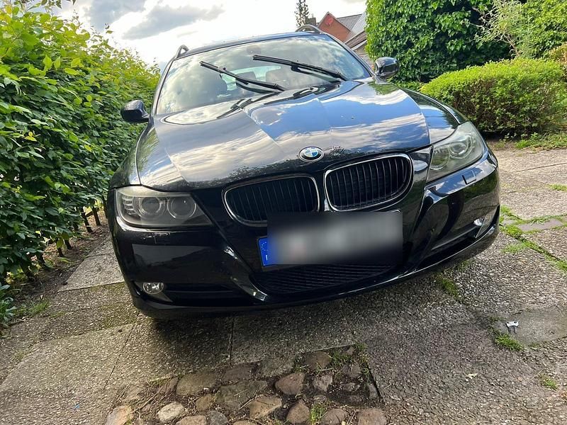 Gebraucht BMW 318 143 PS (105 kW) 2009 Schwarz Kombi