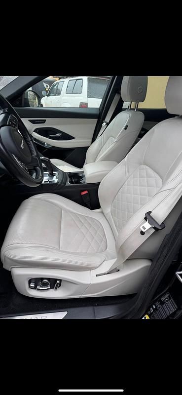 Schwarz Gebraucht 2018 Jaguar E-Pace SUV | 26.900 € (Etwas zu teuer) - Bild 1/4