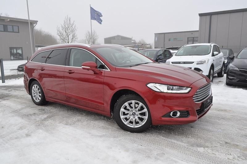 Gebraucht Ford Mondeo Titanium 160 PS (117 kW) 2016 Rot Kombi