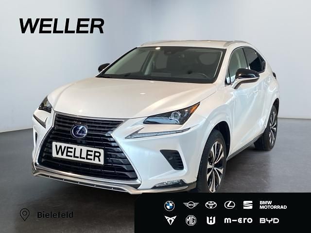 Titaniumweiß metallic Gebraucht 2021 Lexus NX300h SUV | 35.280 € (Fairer Preis) - Bild 1/3
