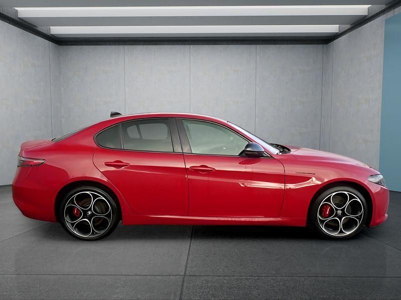 Rot Gebraucht 2023 Alfa Romeo Giulia Limousine | 42.949 € (Etwas zu teuer) - Bild 1/4