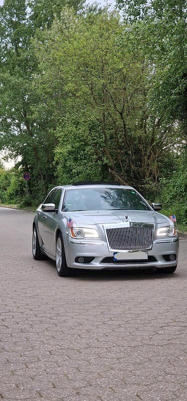 Grau Gebraucht 2014 Chrysler 300C Limousine | 13.499 € (Superpreis) - Bild 1/4