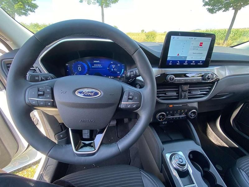 Gebraucht Ford Kuga Titanium X 152 PS (111 kW) 2021 Frostweiß SUV