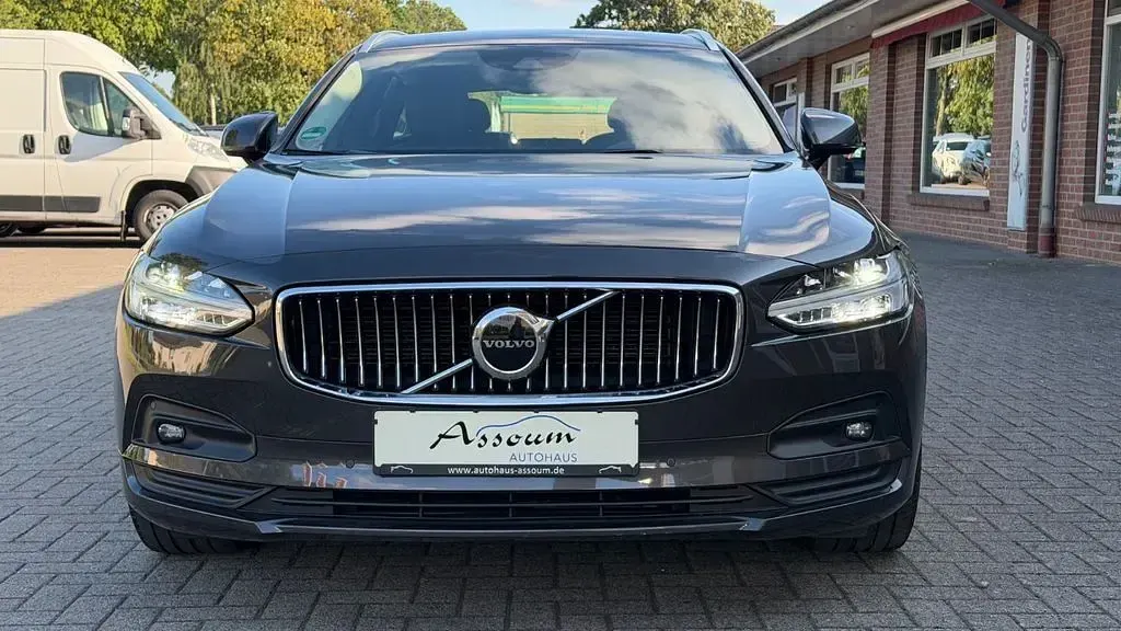 Gebraucht Volvo V90 Momentum 190 PS (139 kW) 2020 Grau Kombi