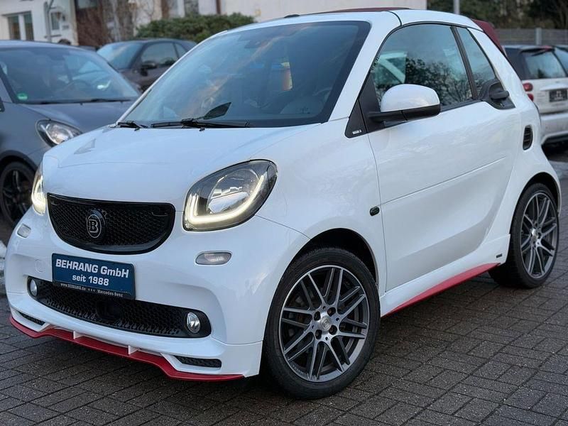 Weiß Gebraucht 2018 Smart ForTwo Cabrio Brabus Cabrio | 19.649 € (Fairer Preis) - Bild 1/4