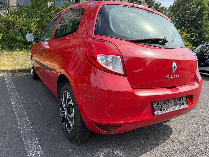 Gebraucht Renault Clio IV 75 PS (55 kW) 2012 Rot Limousine