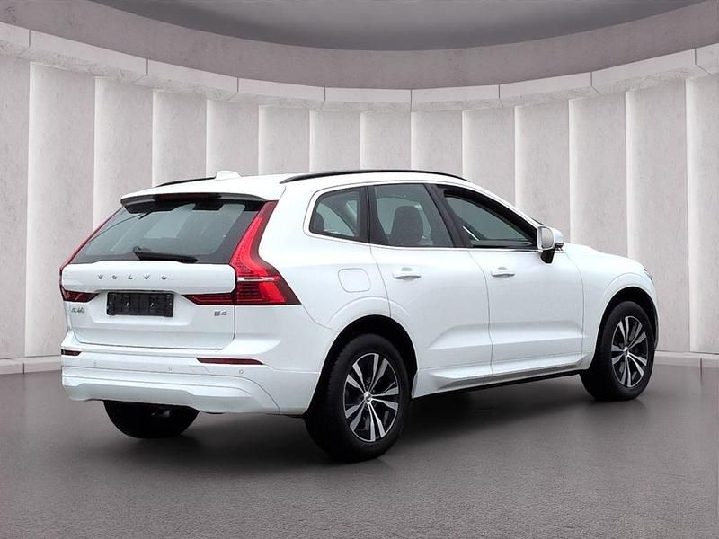 Gebraucht Volvo XC60 Momentum 197 PS (144 kW) 2022 Weiss SUV