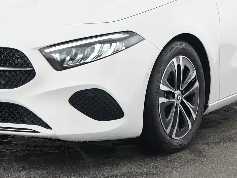 Gebraucht Mercedes A180 Advanced 136 PS (100 kW) 2024 Unilack polarweiß Limousine