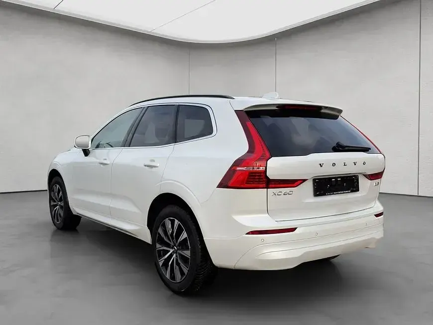 Gebraucht Volvo XC60 Core 250 PS (183 kW) 2024 Weiß SUV