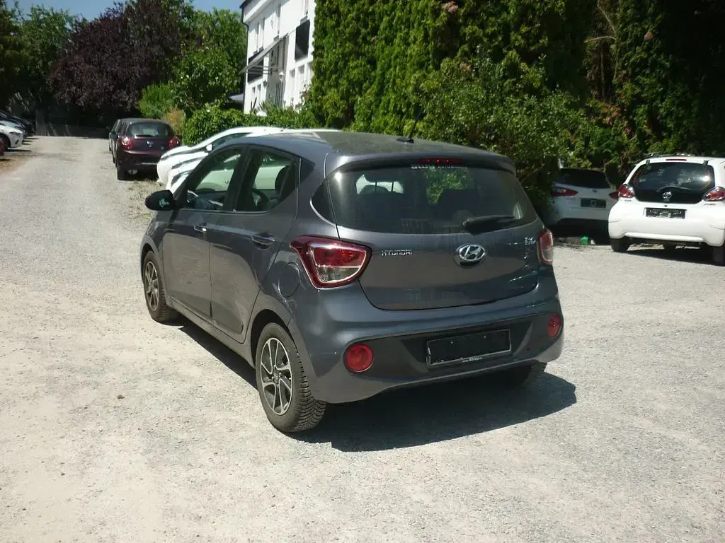 Gebraucht Hyundai i10 YES! 87 PS (63 kW) 2018 Grau Kleinwagen