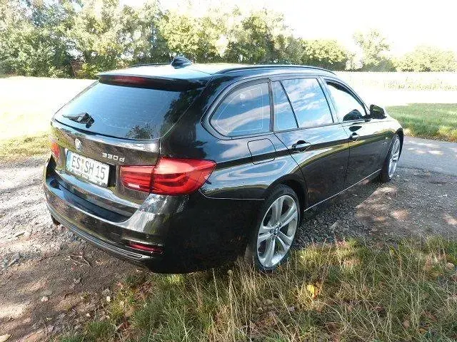 Gebraucht BMW 330 Sport Line 258 PS (189 kW) 2016 Schwarz Kombi