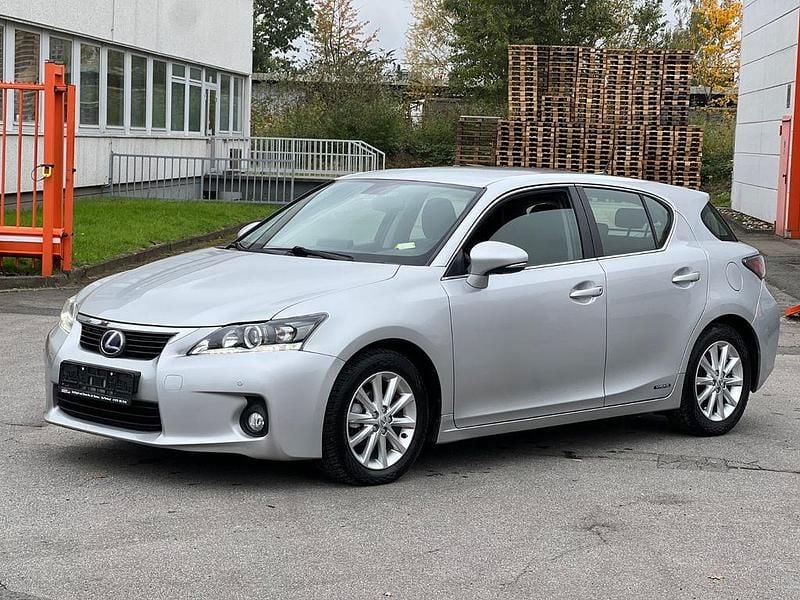 Silber Gebraucht 2013 Lexus CT200h Limousine | 9.490 € (Guter Preis) - Bild 1/4