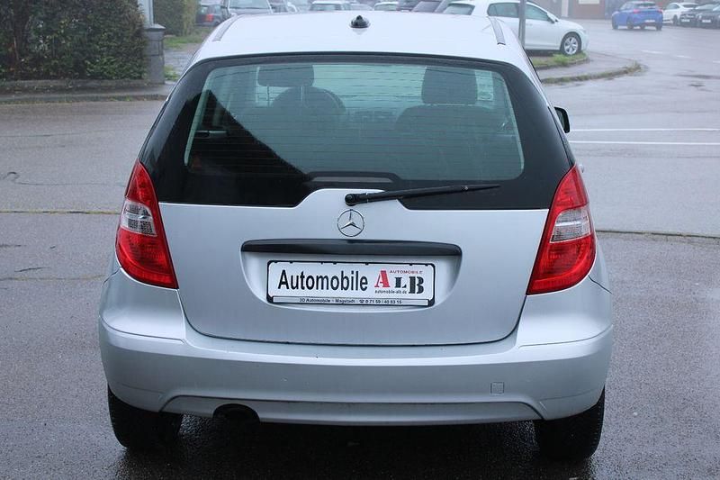 Gebraucht Mercedes A160 95 PS (69 kW) 2011 Silber Limousine