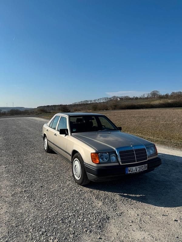 Gebraucht 1988 Mercedes E230 Limousine | 5.399 € - Bild 1/4