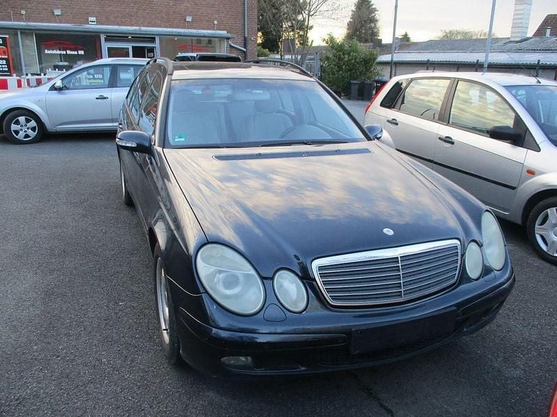 Gebraucht Mercedes E220 150 PS (110 kW) 2004 Schwarz Kombi