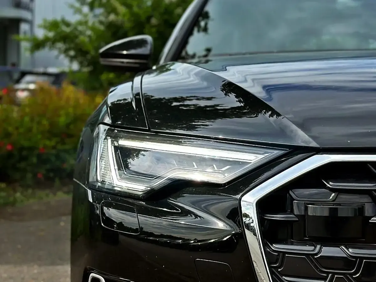 Gebraucht Audi A6 Advanced 265 PS (194 kW) 2025 Mythosschwarz metallic Kombi