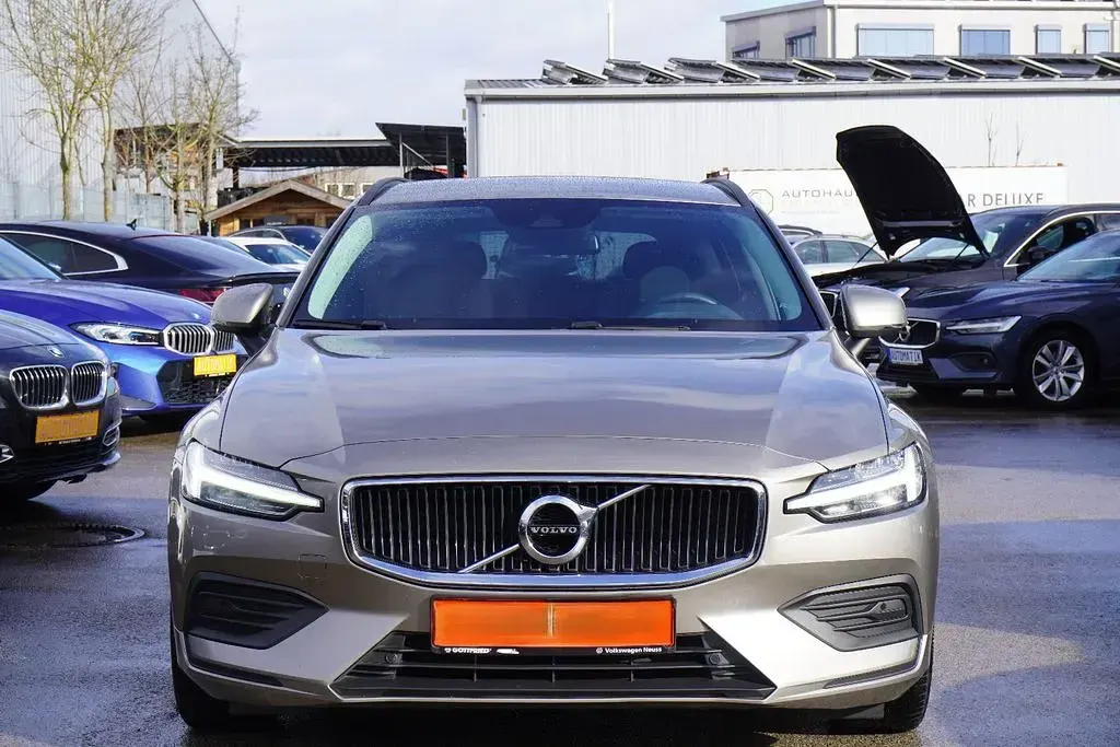 Gebraucht Volvo V60 163 PS (119 kW) 2022 Grau Kombi