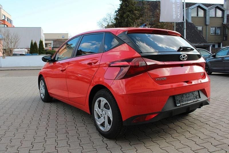Gebraucht Hyundai i20 Trend 101 PS (74 kW) 2020 Rot Kleinwagen