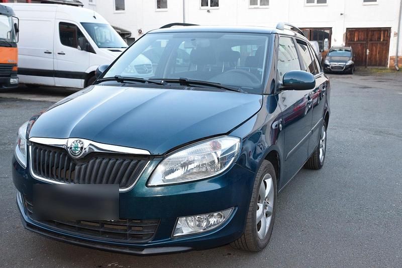Second-hand Skoda Fabia 86 CP (63 kW) 2012 Albastru Hatchback