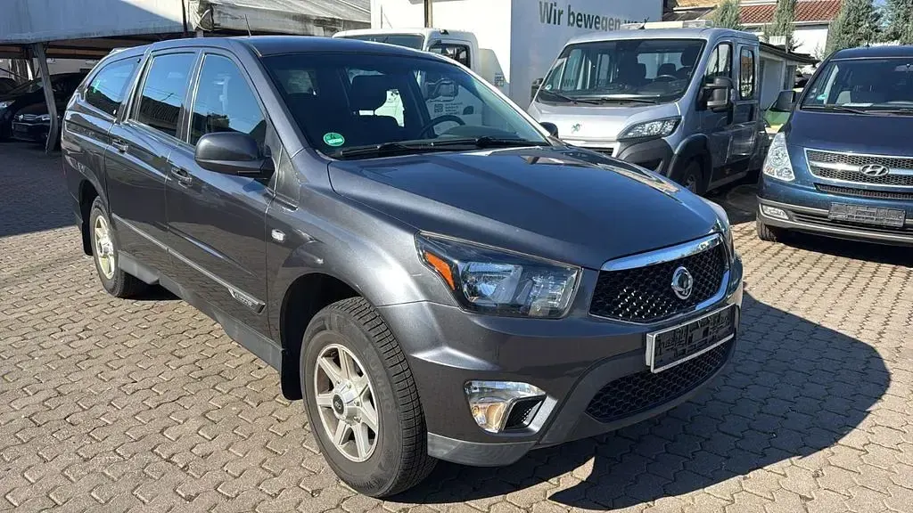 Gebraucht SsangYong Actyon 155 PS (114 kW) 2016 Grau Pickup