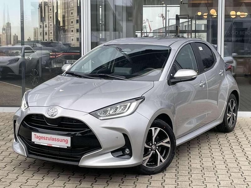Neu Toyota Yaris Hybrid 116 PS (85 kW) 2025 Shimmering silber metallic Kleinwagen