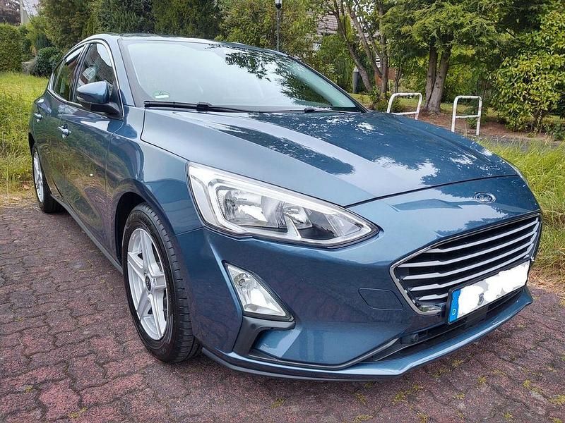 Blau Gebraucht 2018 Ford Focus Cool & Connect Limousine | 11.190 € (Fairer Preis) - Bild 1/4