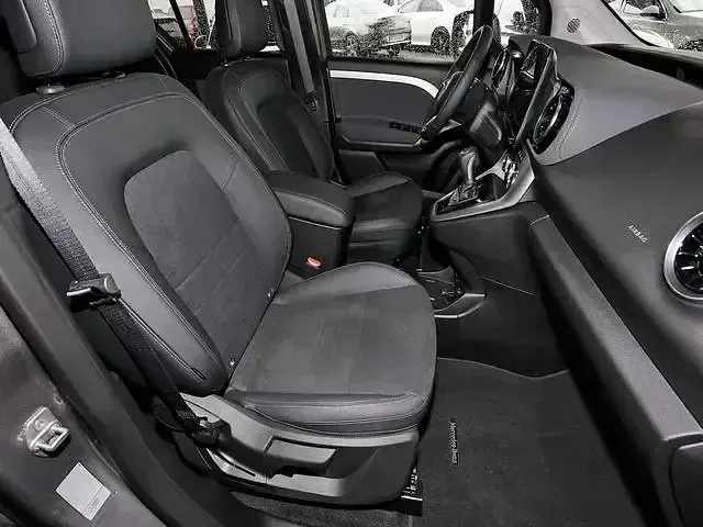 Gebraucht Mercedes T180 Progressive 116 PS (85 kW) 2025 Grau Van / Kleinbus