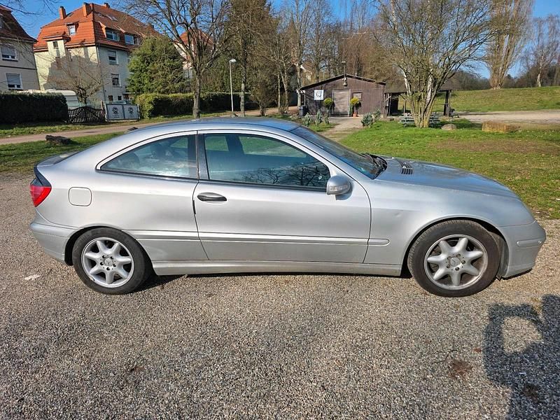 Gebraucht Mercedes C180 143 PS (105 kW) 2003 Silber Coupé