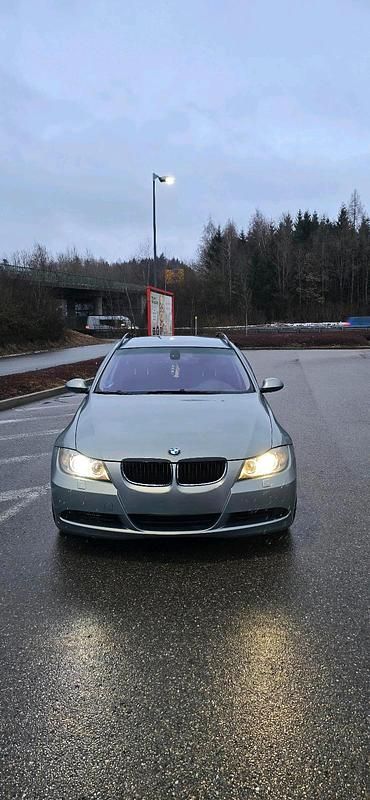 Gebraucht BMW 320 163 PS (119 kW) 2006 Grau Kombi