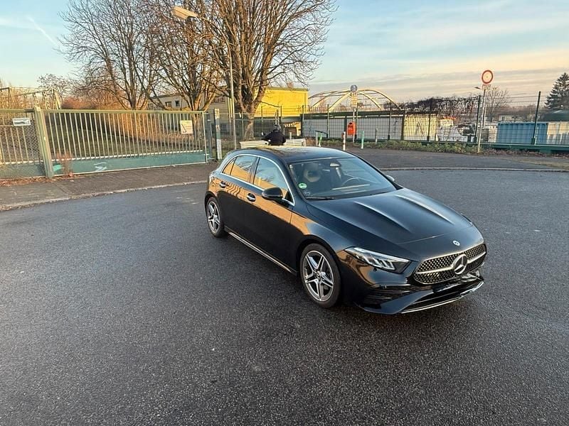 Schwarz Gebraucht 2024 Mercedes A200 AMG Limousine | 28.999 € (Guter Preis) - Bild 1/4