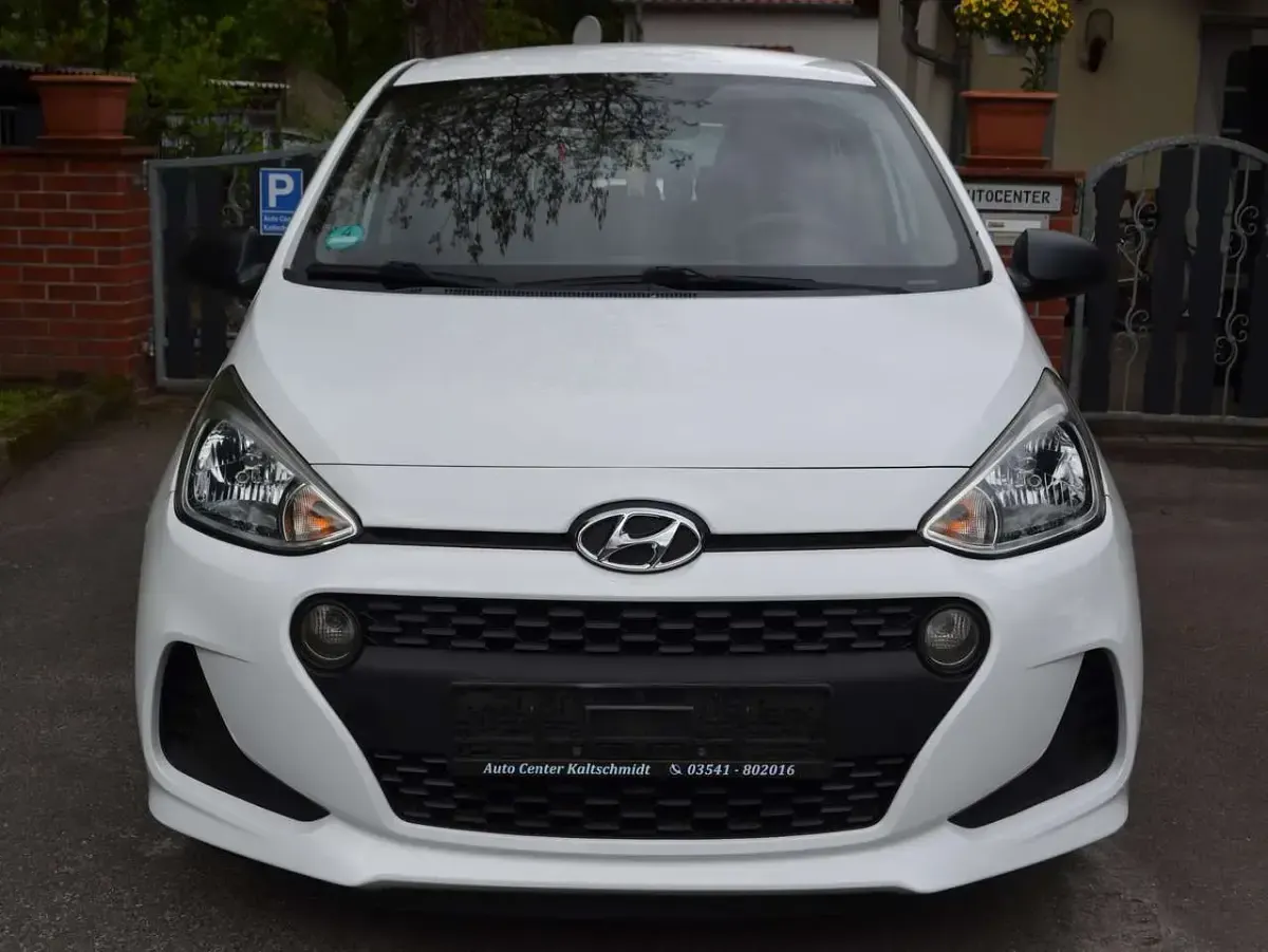 Gebraucht Hyundai i10 Classic 67 PS (49 kW) 2017 Polar white / sol Kleinwagen